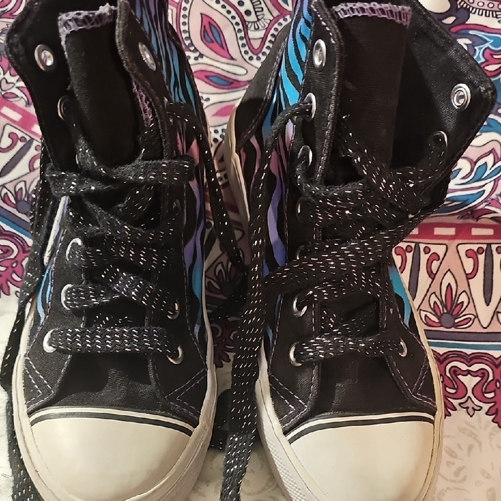 Disney Shake It Up Girl's Black and Blue High-Top Sneakers Size 1 ½